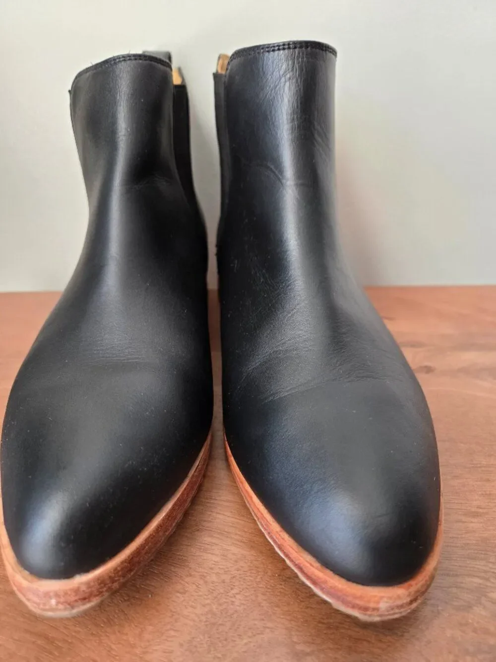 LIKE NEW NISOLO BLACK GENUINE LEATHER EVA EVERYDAY CHELSEA BOOTS SIZE 9.5 WOMENS